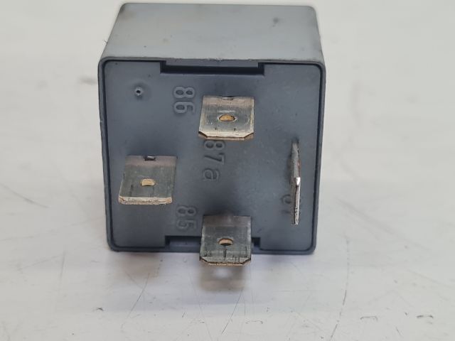 bontott VW GOLF IV Relé