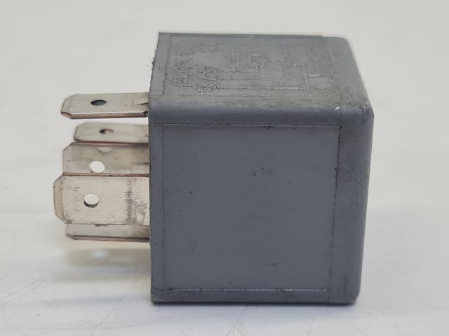 bontott VW GOLF IV Relé