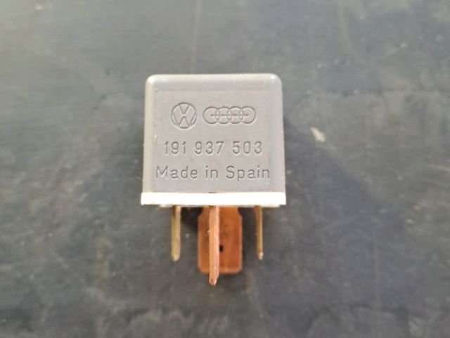 bontott VW GOLF IV Relé