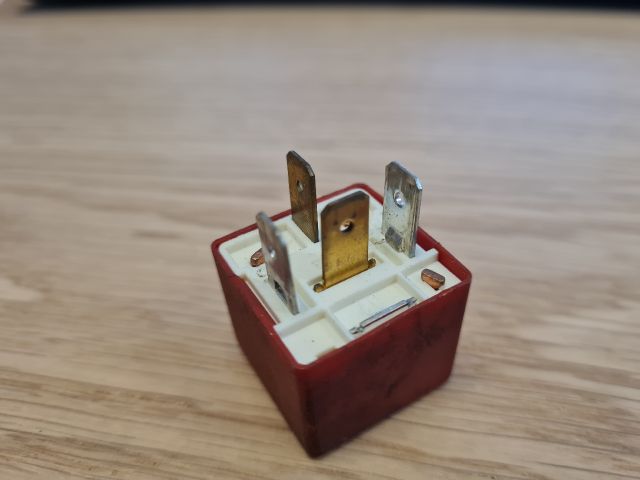 bontott VW GOLF IV Relé