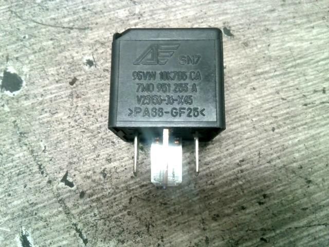 bontott VW GOLF IV Relé