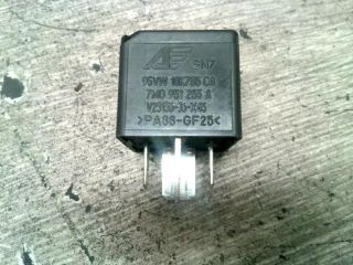 bontott VW GOLF IV Relé