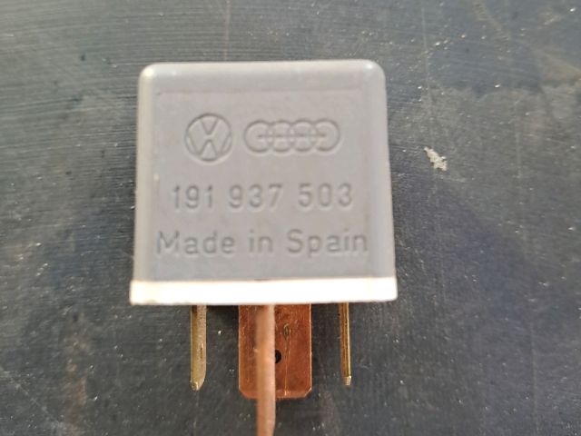 bontott VW GOLF IV Relé