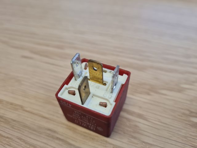 bontott VW GOLF IV Relé