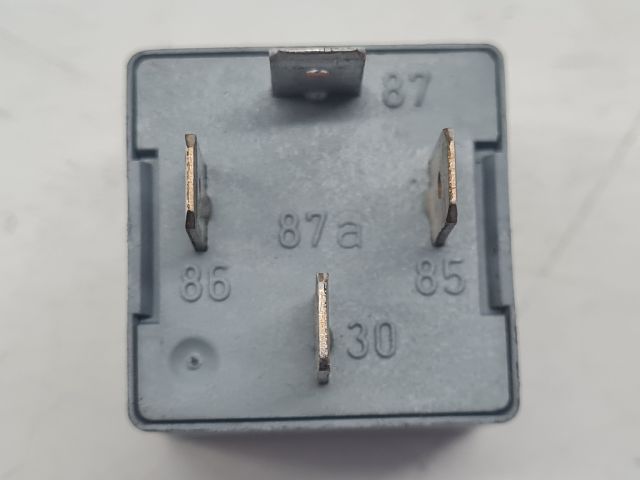 bontott VW GOLF IV Relé