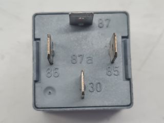 bontott VW GOLF IV Relé