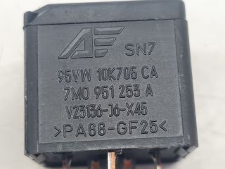 bontott VW GOLF IV Relé