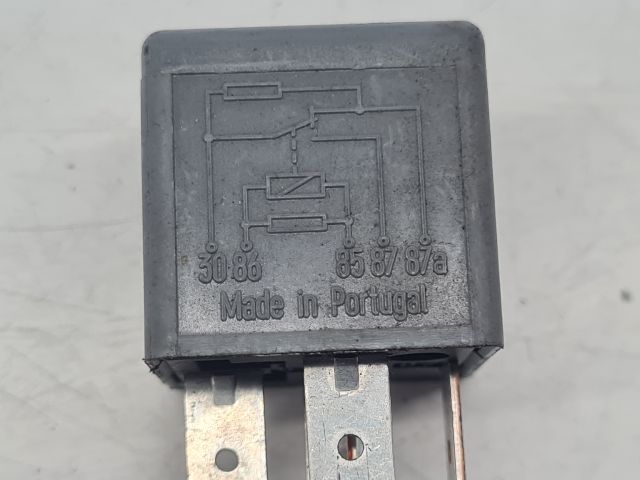 bontott VW GOLF IV Relé