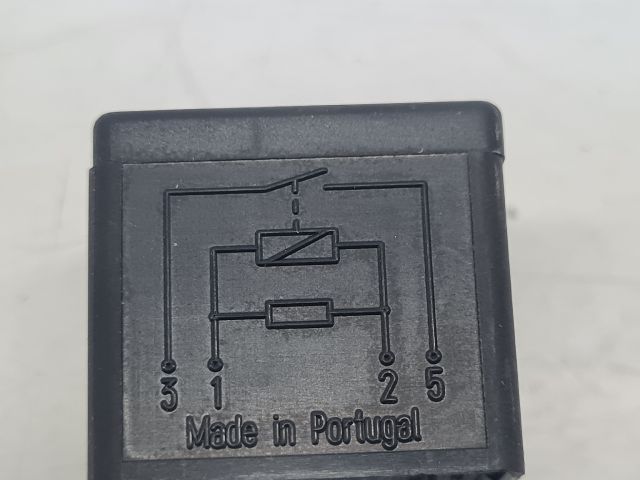 bontott VW GOLF IV Relé