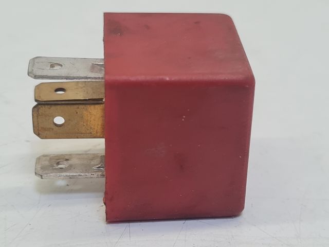 bontott VW GOLF IV Relé