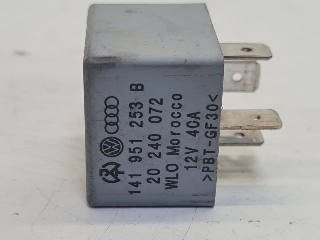 bontott VW GOLF IV Relé