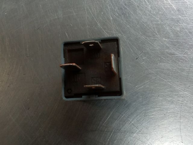 bontott VW GOLF IV Relé