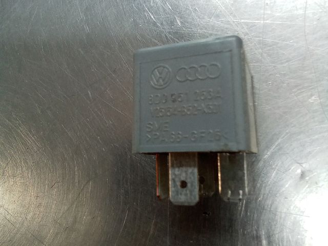 bontott VW GOLF IV Relé