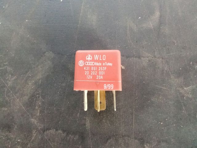 bontott VW GOLF IV Relé