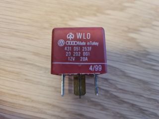 bontott VW GOLF IV Relé