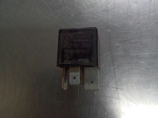 bontott VW GOLF IV Relé