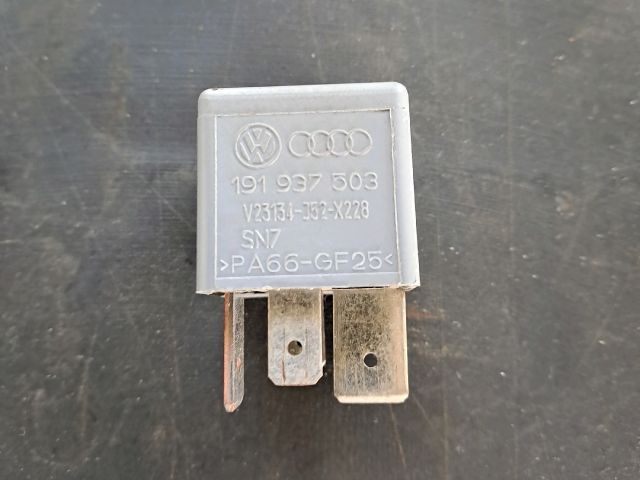 bontott VW GOLF IV Relé