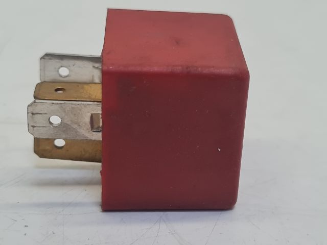 bontott VW GOLF IV Relé