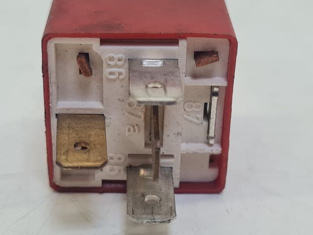 bontott VW GOLF IV Relé