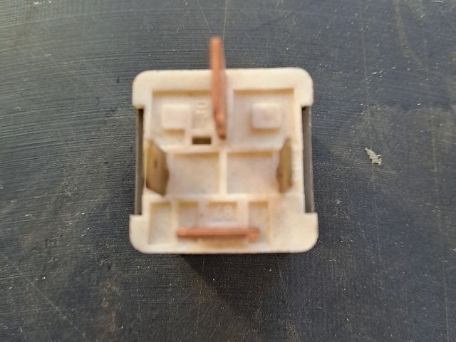 bontott VW GOLF IV Relé