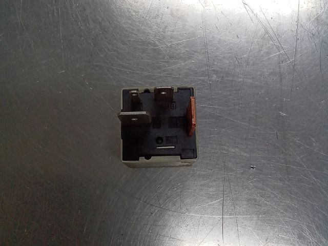 bontott VW GOLF IV Relé