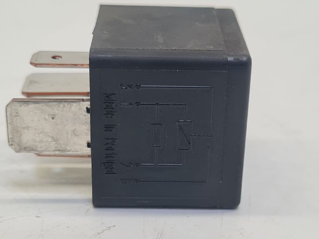 bontott VW GOLF IV Relé