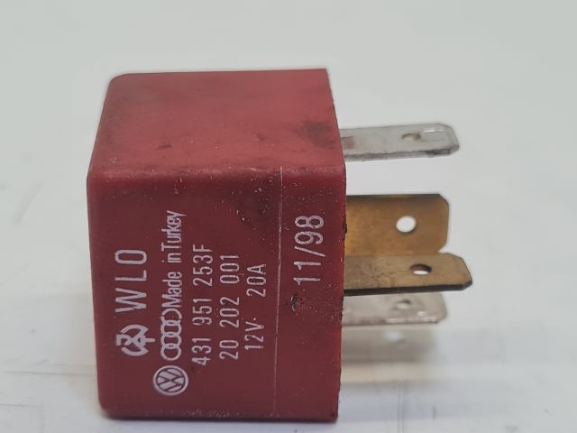 bontott VW GOLF IV Relé