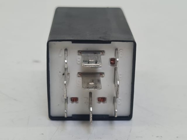 bontott VW GOLF IV Relé