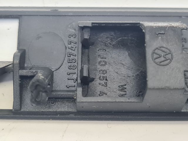 bontott VW GOLF IV Szélvédő Alatti Műanyag Elem