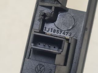 bontott VW GOLF IV Szélvédő Alatti Műanyag Elem