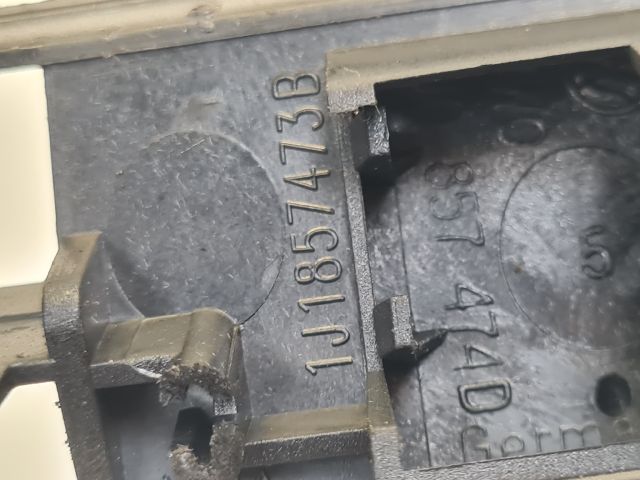 bontott VW GOLF IV Szélvédő Alatti Műanyag Elem