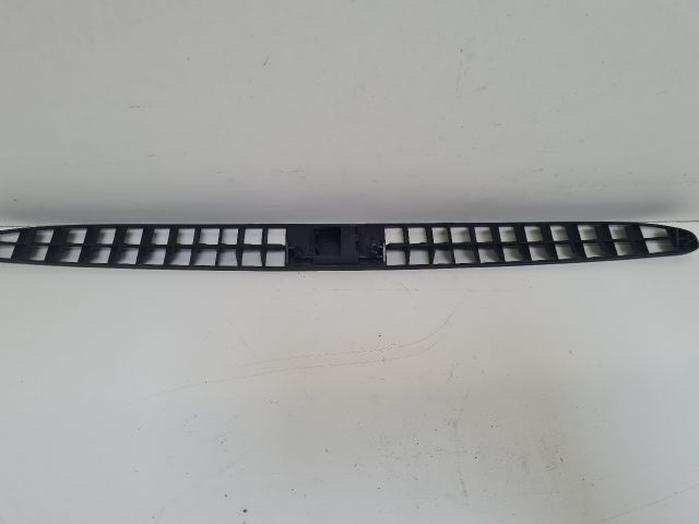 bontott VW GOLF IV Szélvédő Alatti Műanyag Elem