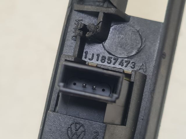 bontott VW GOLF IV Szélvédő Alatti Műanyag Elem