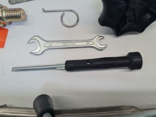 bontott VW GOLF IV Szerszámkészlet