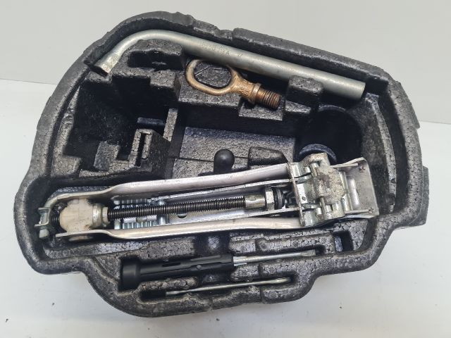 bontott VW GOLF IV Szerszámkészlet