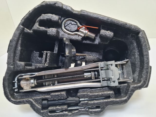 bontott VW GOLF IV Szerszámkészlet