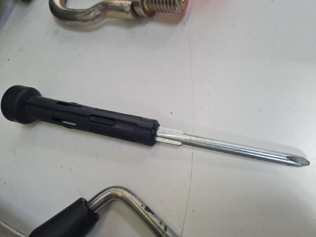 bontott VW GOLF IV Szerszámkészlet