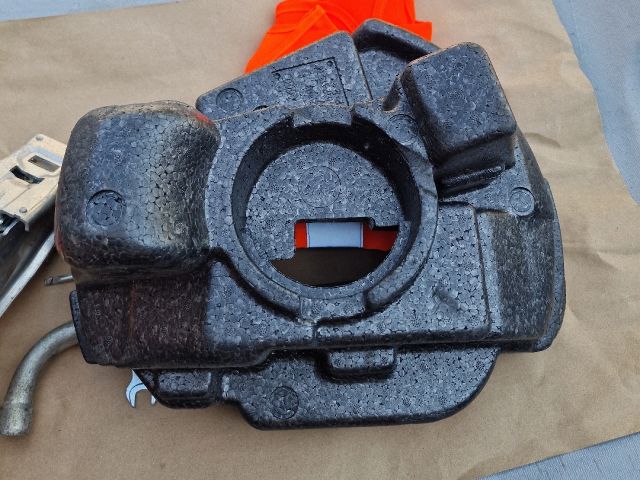 bontott VW GOLF IV Szerszámkészlet