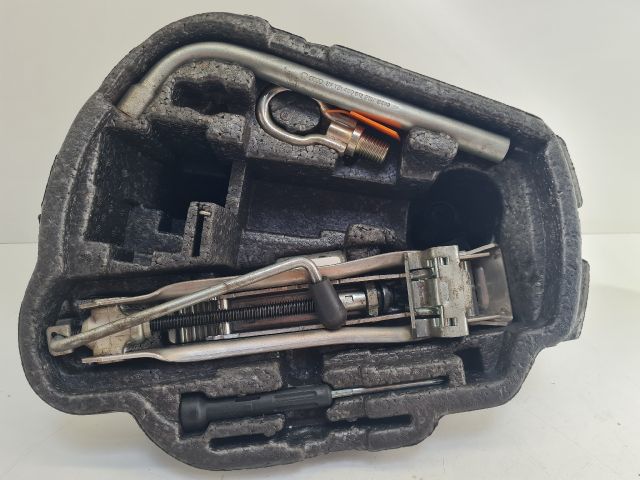 bontott VW GOLF IV Szerszámkészlet