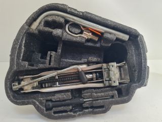 bontott VW GOLF IV Szerszámkészlet