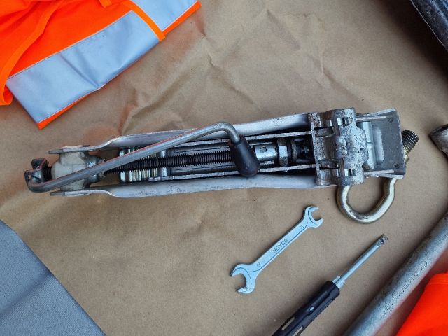 bontott VW GOLF IV Szerszámkészlet