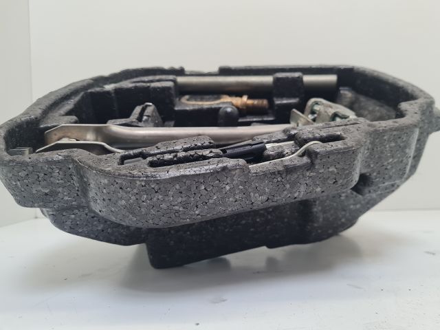 bontott VW GOLF IV Szerszámkészlet