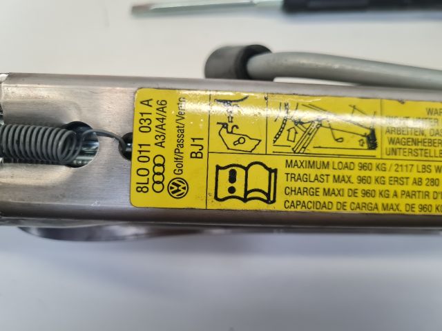 bontott VW GOLF IV Szerszámkészlet