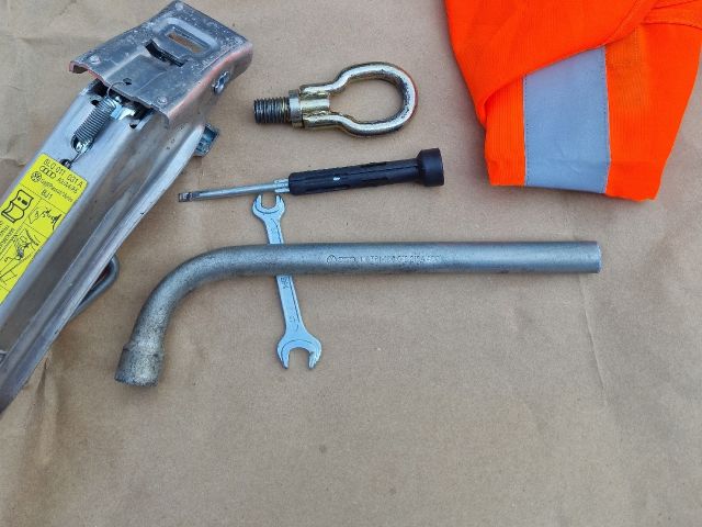 bontott VW GOLF IV Szerszámkészlet