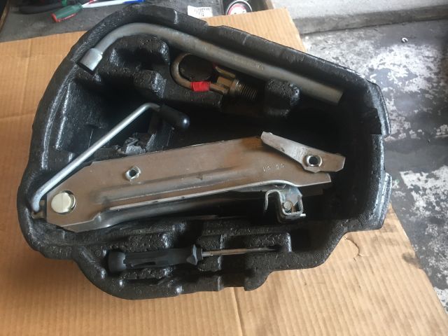 bontott VW GOLF IV Szerszámkészlet