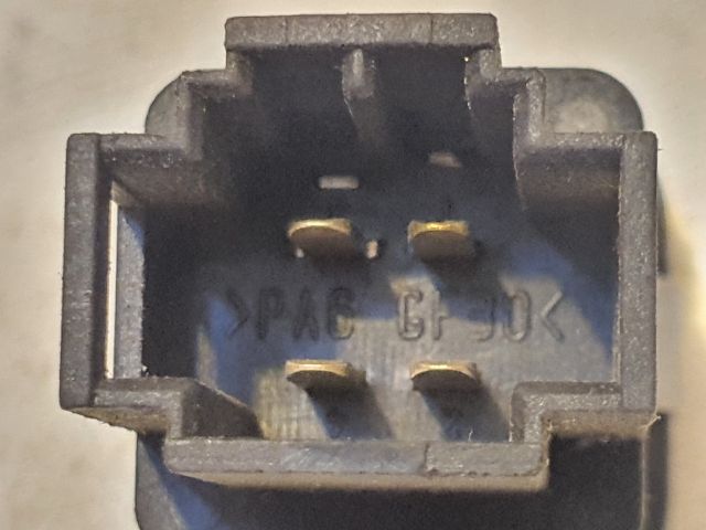 bontott VW GOLF IV Tankajtó Nyitó Kar / Gomb