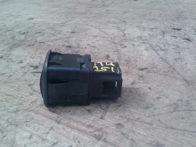 bontott VW GOLF IV Tankajtó Nyitó Kar / Gomb