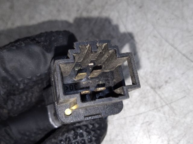 bontott VW GOLF IV Tankajtó Nyitó Kar / Gomb