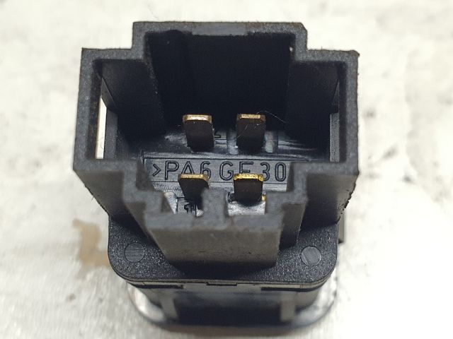 bontott VW GOLF IV Tankajtó Nyitó Kar / Gomb