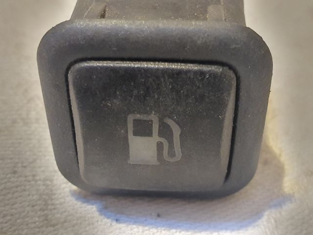 bontott VW GOLF IV Tankajtó Nyitó Kar / Gomb